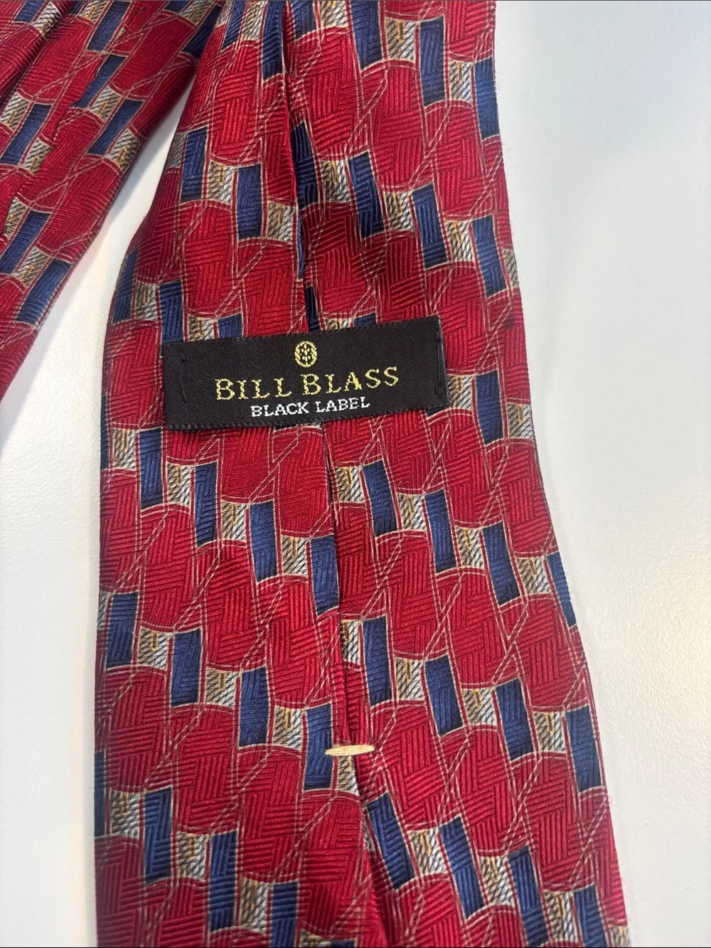 bill blass Red Geometric Wave Tie with Blue and Cream Accents -601sku